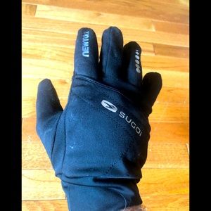 Newton gloves by Sugoi. Size Large